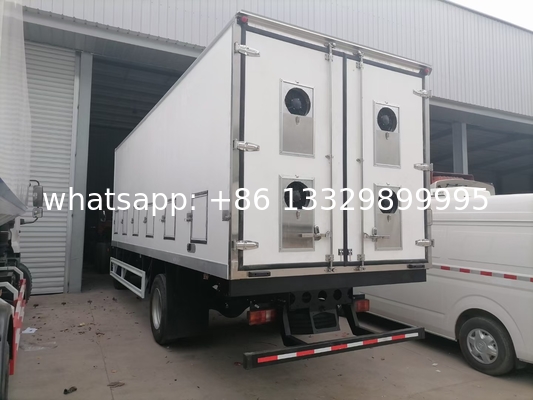 Customized 50000 HOWO LHD day old chick transported truck for Africa10T HOWO brand livestock poultry baby birds van tru