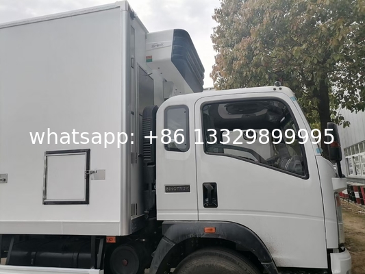 Customized 50000 HOWO LHD day old chick transported truck for Africa10T HOWO brand livestock poultry baby birds van tru