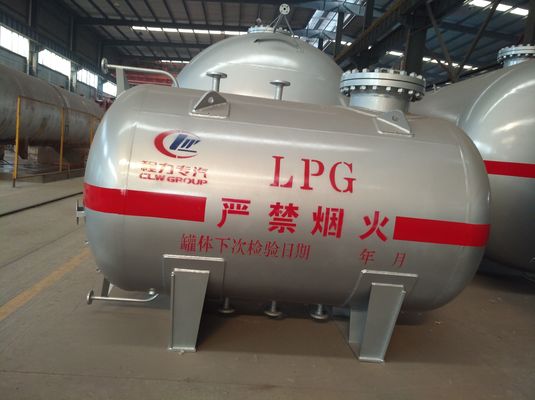 CLW brand 5.5m3 2.3tons bulk lpg gas transported truck for sale, factory sale best price 2.5tons propane gas tank truck