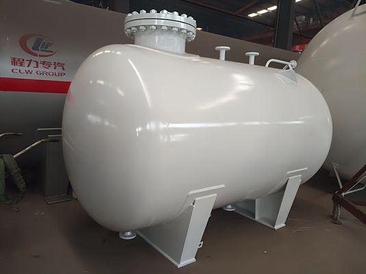 CLW brand 5.5m3 2.3tons bulk lpg gas transported truck for sale, factory sale best price 2.5tons propane gas tank truck