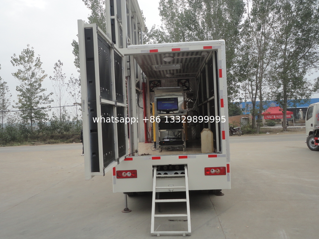 Digital Advertising Truck 0.5-10T Different Color Upon Request outdoor mobile waterproof and shakeproof LED van car
