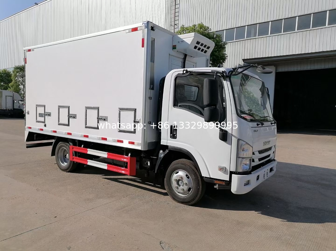High quality and best price JAPAN ISUZU diesel smaller farm-oriented and livestock poultry day old chicks truck
