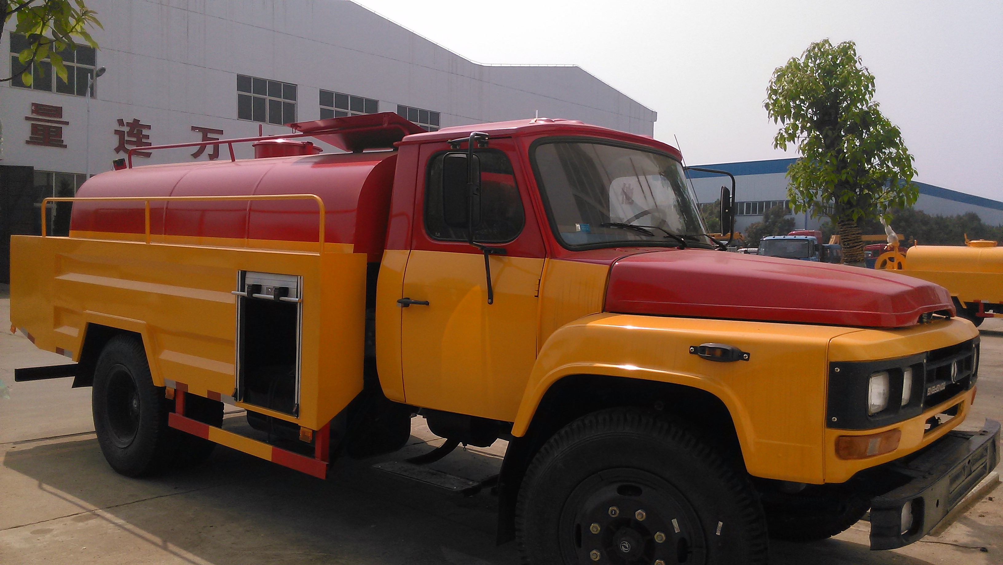 Dongfeng long head high pressure cleaning truck (1000 gallon to 1500 gallon)